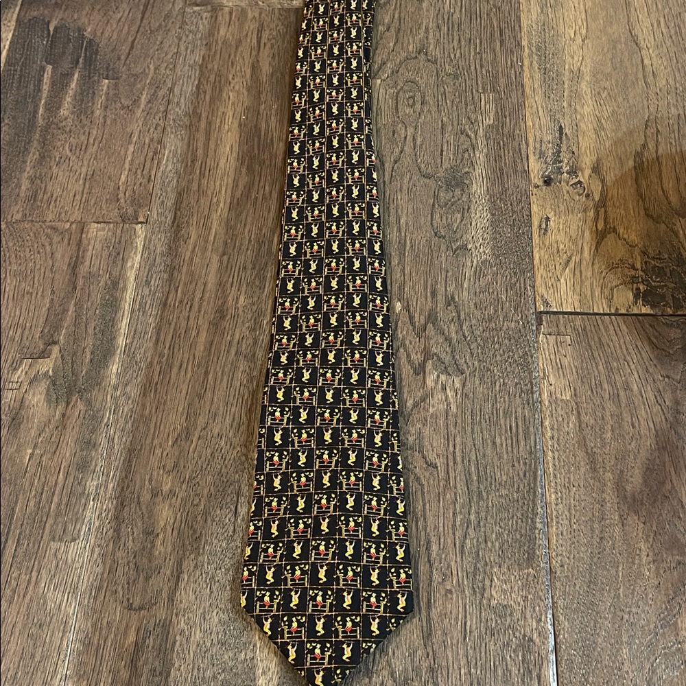 Salvatore Ferragamo Black and Gold Patterned Tie